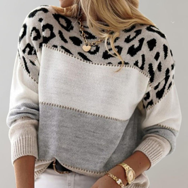 Sadie - Casual Sweater With Leo Design